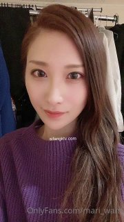 穿着内衣的俄罗斯美女们放纵自己。
